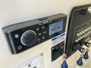 2022-boston-whaler-250-outrage-power-9768867-20250423085259536-1_XLARGE