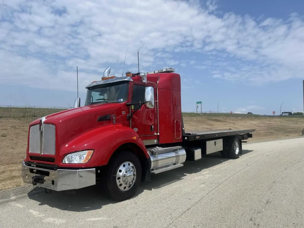 2022 Kenworth T440 Rollback Tow Truck — $39,900