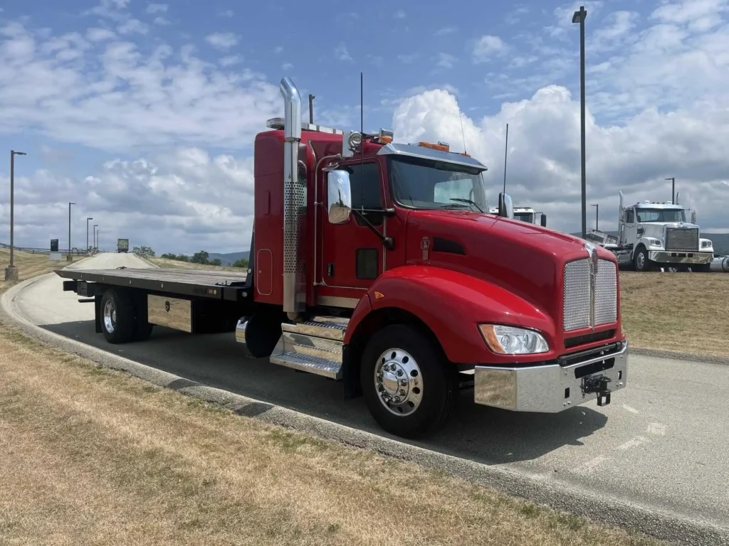 2022 Kenworth T440 Rollback Tow Truck — $39,900