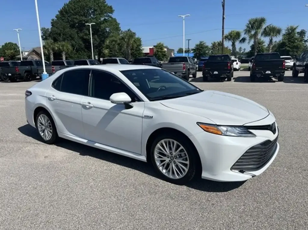 2020 Toyota Camry Hybrid XLE