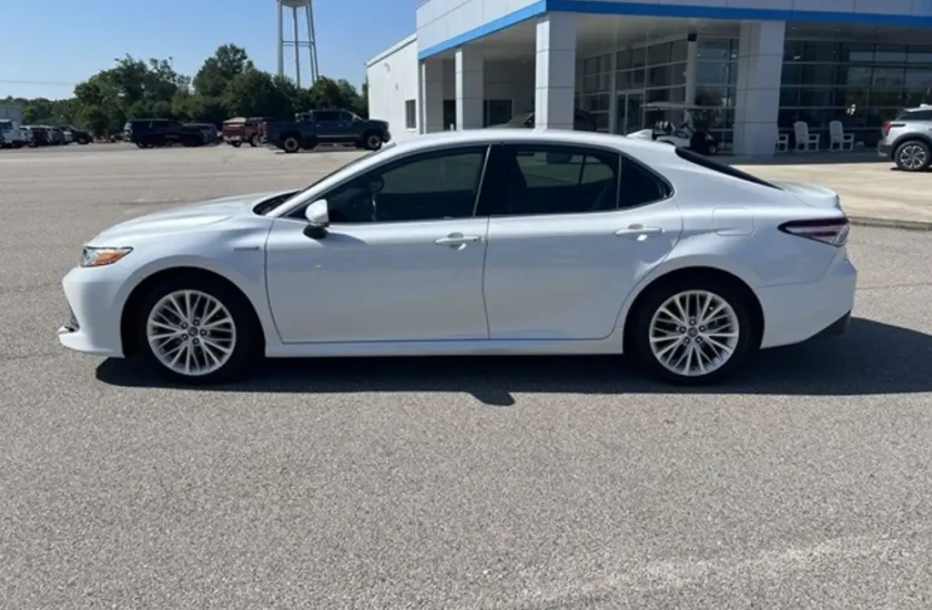 2020 Toyota Camry Hybrid XLE