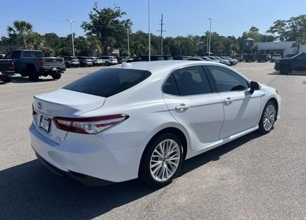 2020 Toyota Camry Hybrid XLE